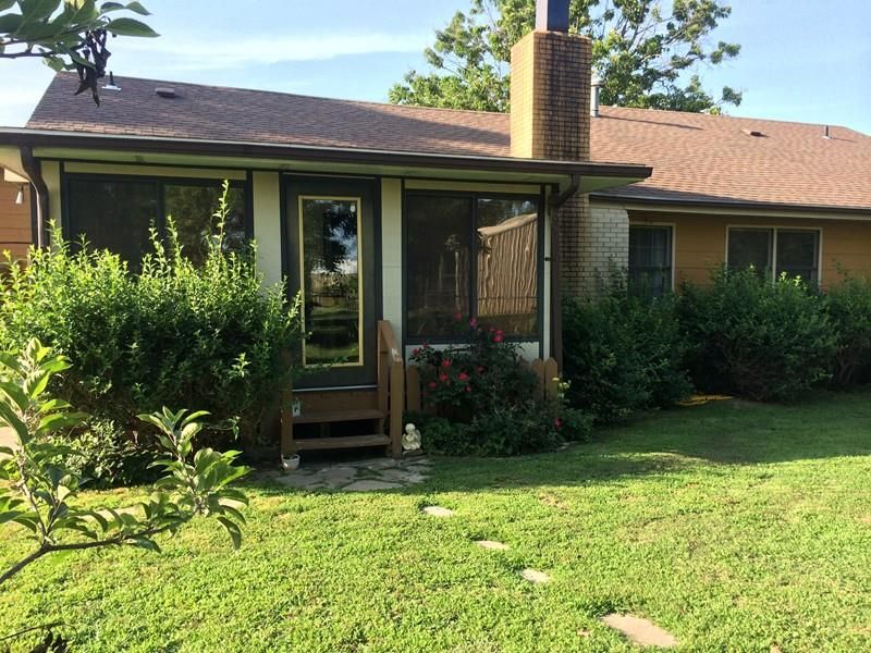 703 College St, Greenfield, MO 65661