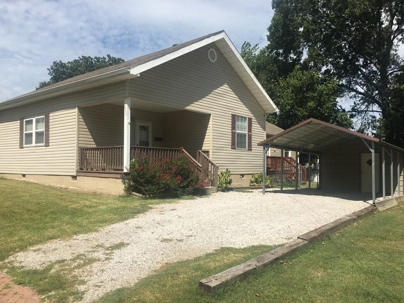 828 W Hunter, Nevada, MO 64772