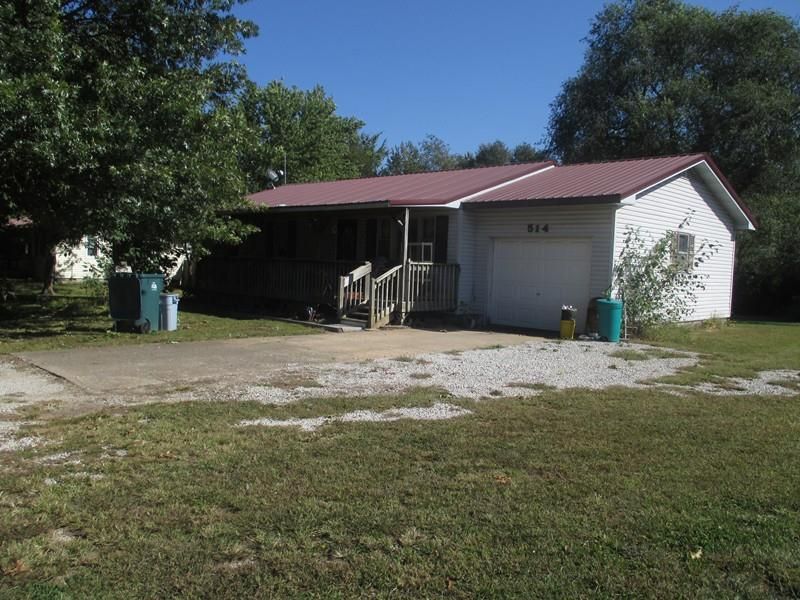 514 Davis, Miller, MO 65707