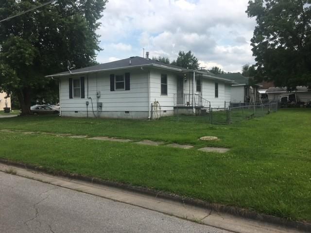 333 N Lynn, Nevada, MO 64772