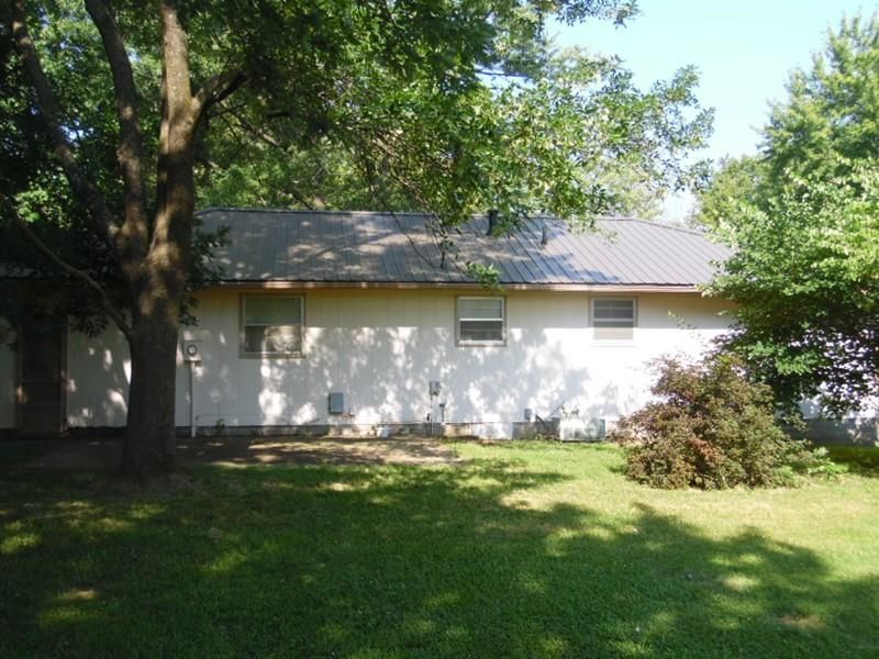 1210 N Elizabeth, Nevada, MO 64772