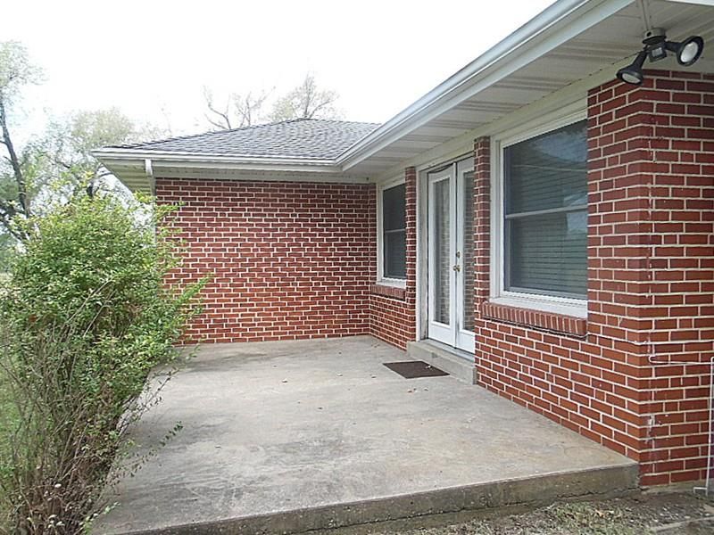 617 W Edwards, Nevada, MO 64772