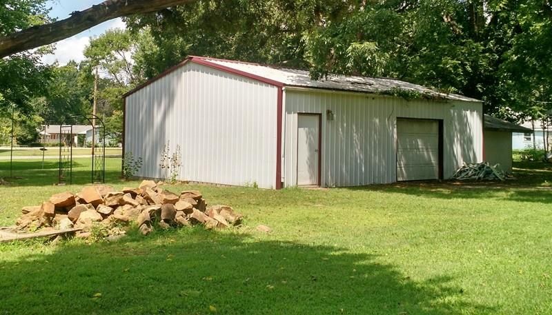 302 E 6th St, Lamar, MO 64759
