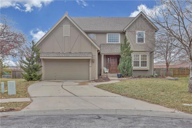 13236 Connell St, Overland Park, KS 66213