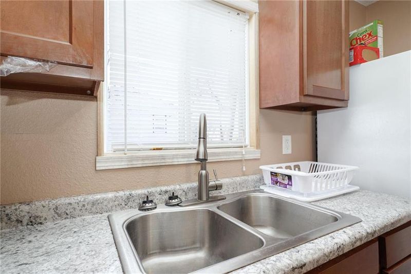 7715 E 48th Ter, Kansas City, MO 64129