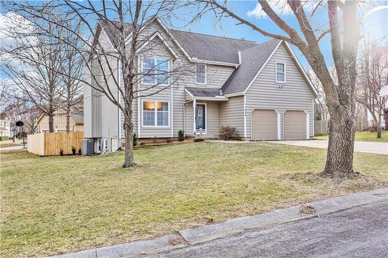 11624 Flint St, Overland Park, KS 66210