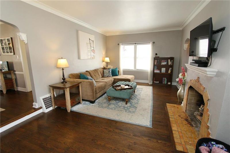 235 E 74 St, Kansas City, MO 64114