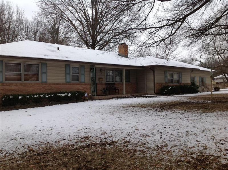 1301 E 100th Ter, Kansas City, MO 64131
