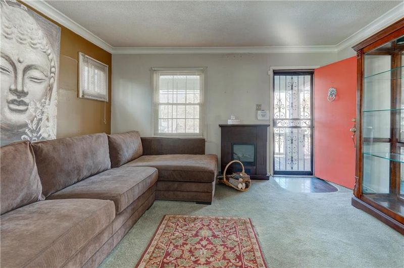 4031 E 69th St, Kansas City, MO 64132