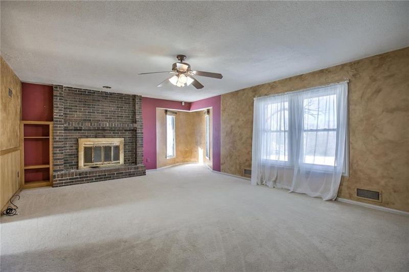 11233 Walrond Ave, Kansas City, MO 64137