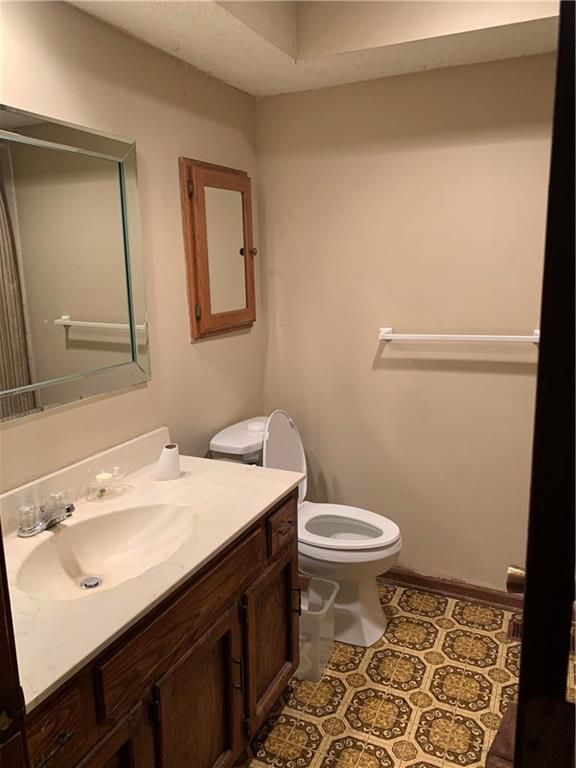 15915 W 153rd Ter, Olathe, KS 66062
