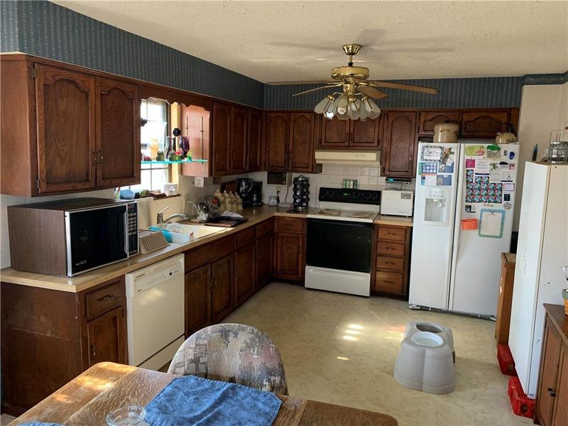 15915 W 153rd Ter, Olathe, KS 66062