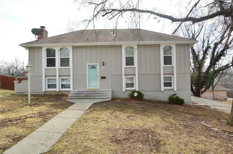 5807 E 107th Pl, Kansas City, MO 64134