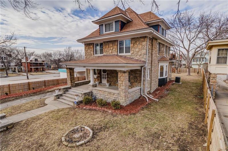 2610 E 29th St, Kansas City, MO 64128