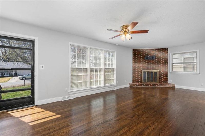 100 E 127 St, Kansas City, MO 64145