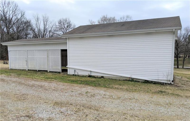 13871 E Noah Rd, Nevada, MO 64772