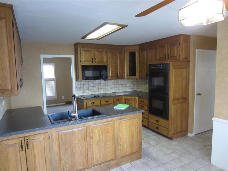 3743 E 104th St, Kansas City, MO 64137