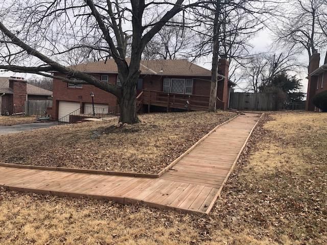 6413 E 55th Ter, Kansas City, MO 64129