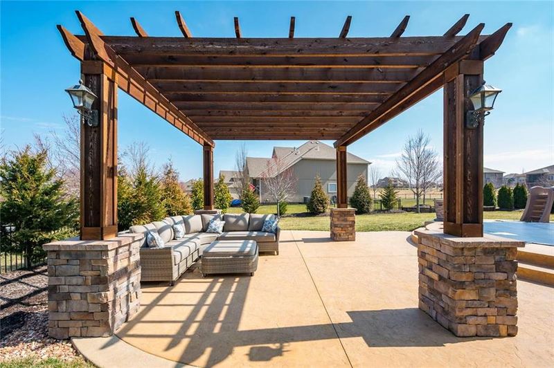 11632 W 154th St, Overland Park, KS 66221