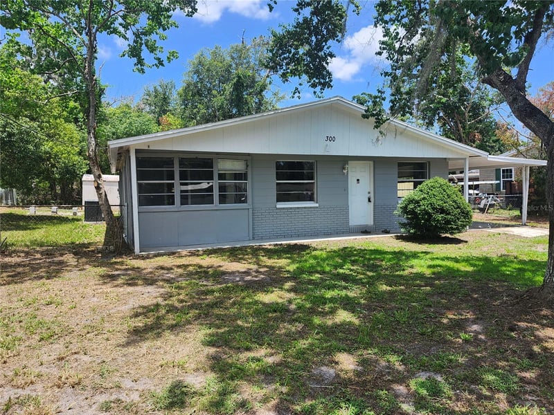 300 Midwood Dr, Plant City, FL 33566