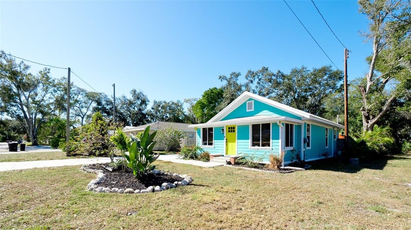 522 37th St W, Bradenton, FL 34205