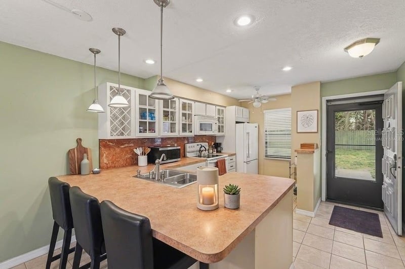 4800 Lake Villa Dr, Clearwater, FL 33762