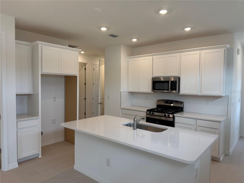 3694 Nandina Cir, Sun City Center, FL 33573