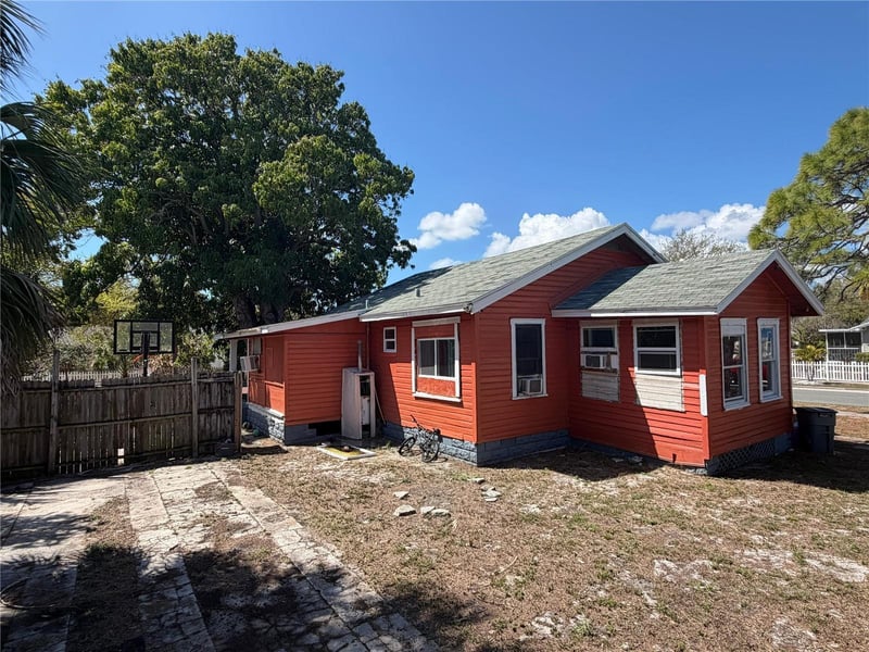 2500 Oakdale St S, St Petersburg, FL 33705