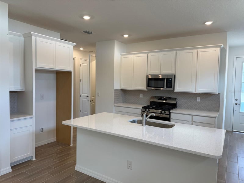 3695 Nandina Cir, Sun City Center, FL 33573