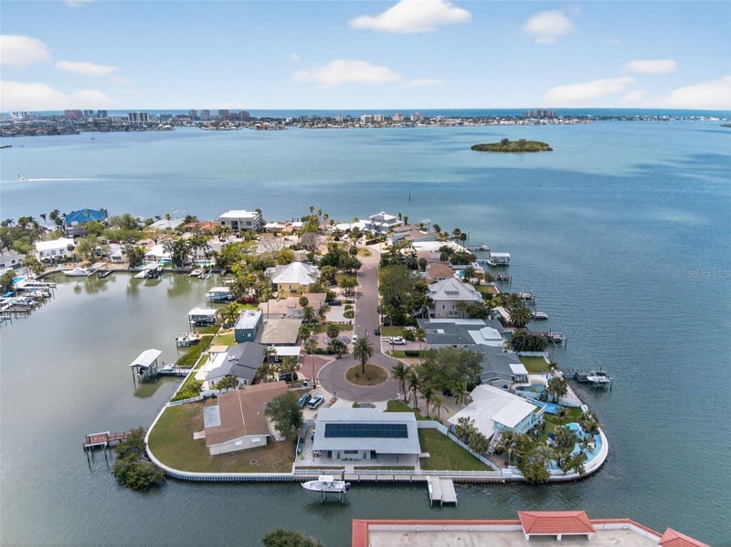 1866 Venetian Point Dr, Clearwater, FL 33755