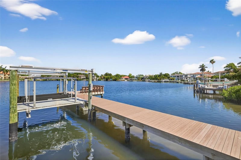 460 Coffee Pot Riviera NE, St Petersburg, FL 33704