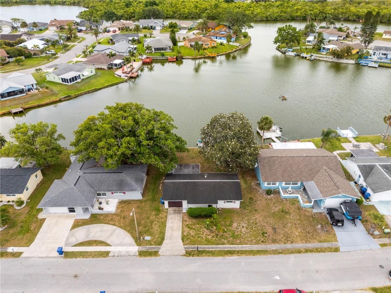 3510 Wilson Dr, Holiday, FL 34691