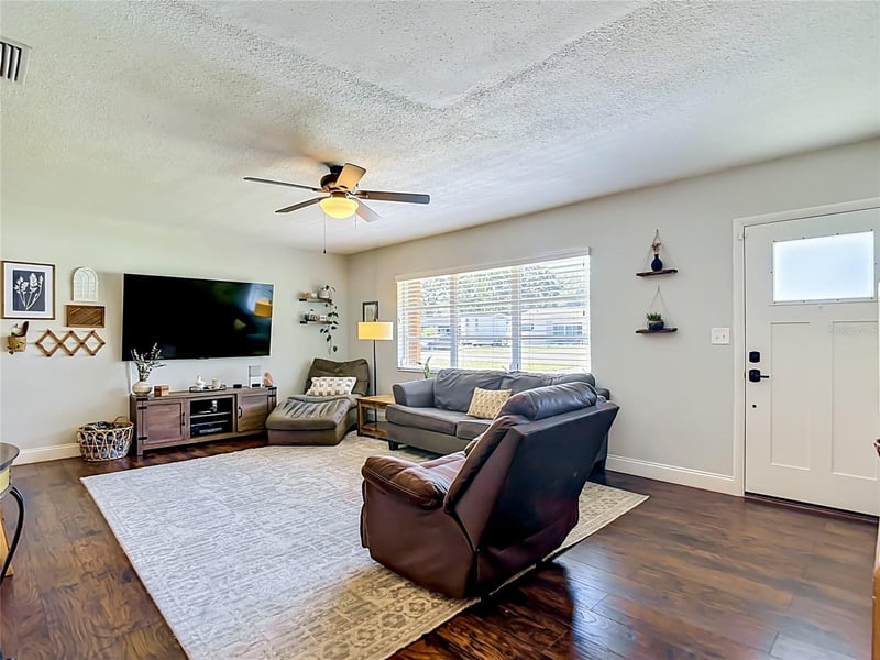 135 Connie Ave, Tampa, FL 33613