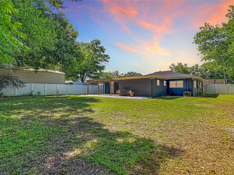 135 Connie Ave, Tampa, FL 33613