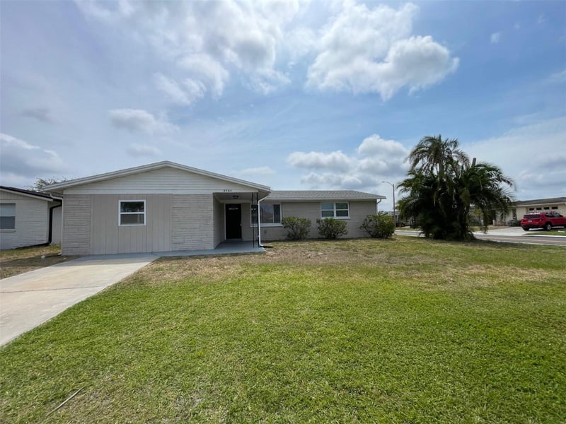 2702 Druid Pl, Holiday, FL 34691