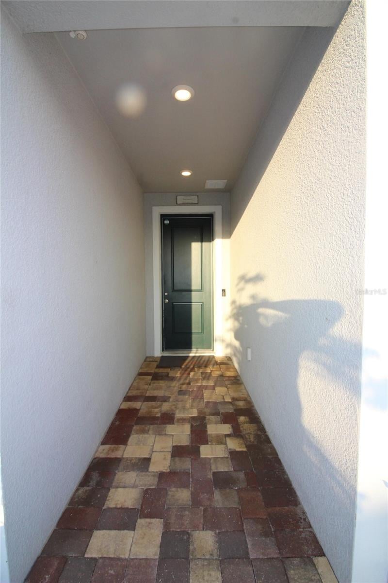 9449 Sanders Park Pl, Seffner, FL 33584