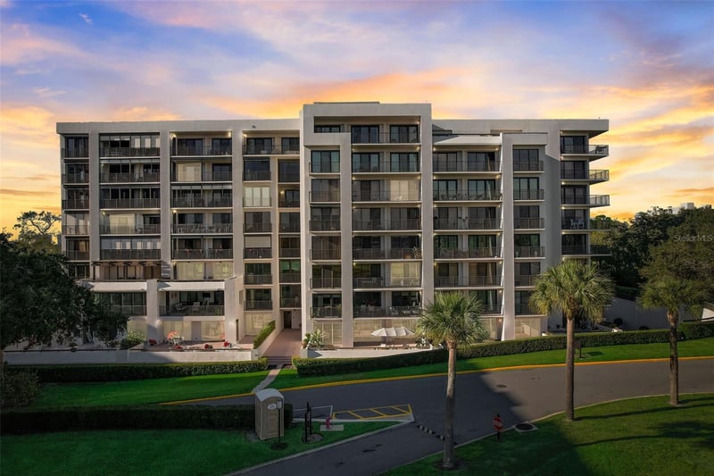 6 Belleview Blvd #101, Belleair, FL 33756