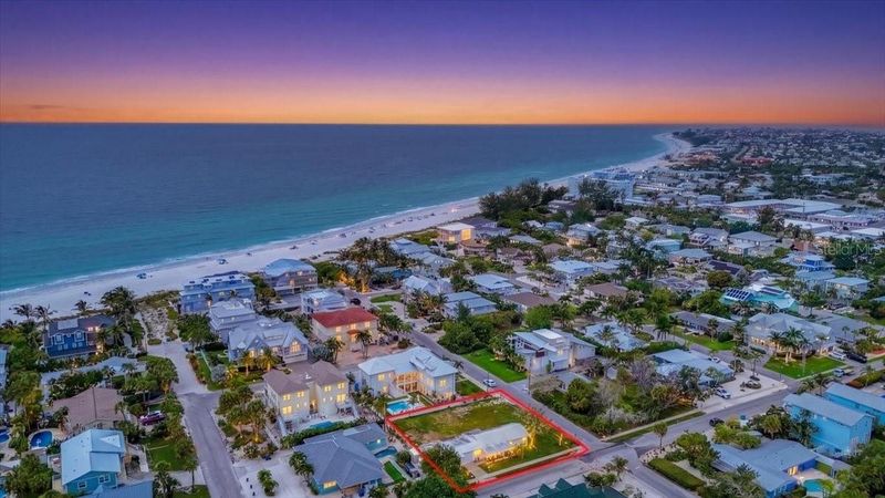 121 48th St, Holmes Beach, FL 34217