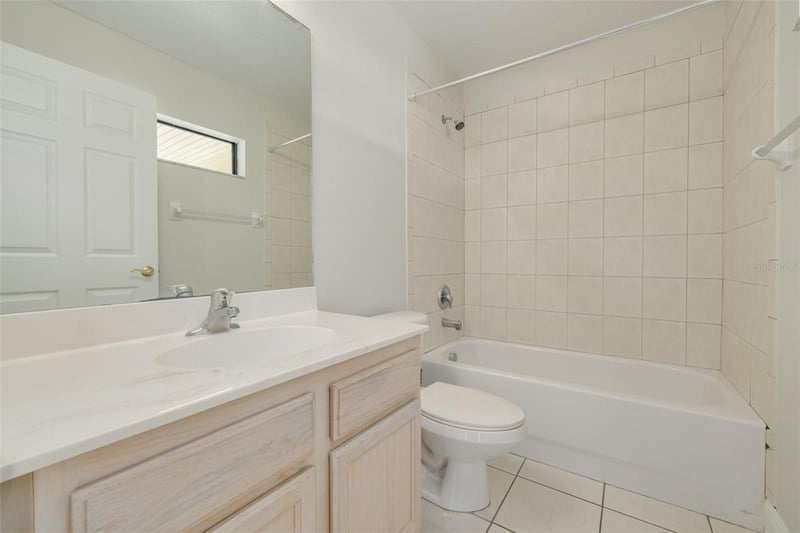 616 Yardarm Dr #8, Apollo Beach, FL 33572