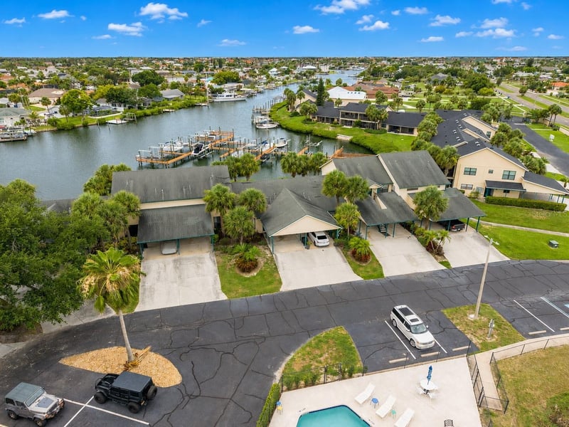 616 Yardarm Dr #8, Apollo Beach, FL 33572