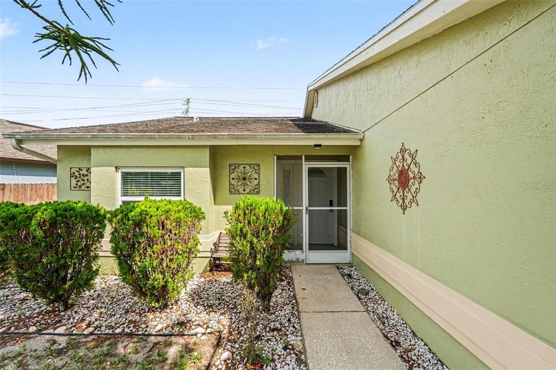 8434 Sun Dr, Port Richey, FL 34668