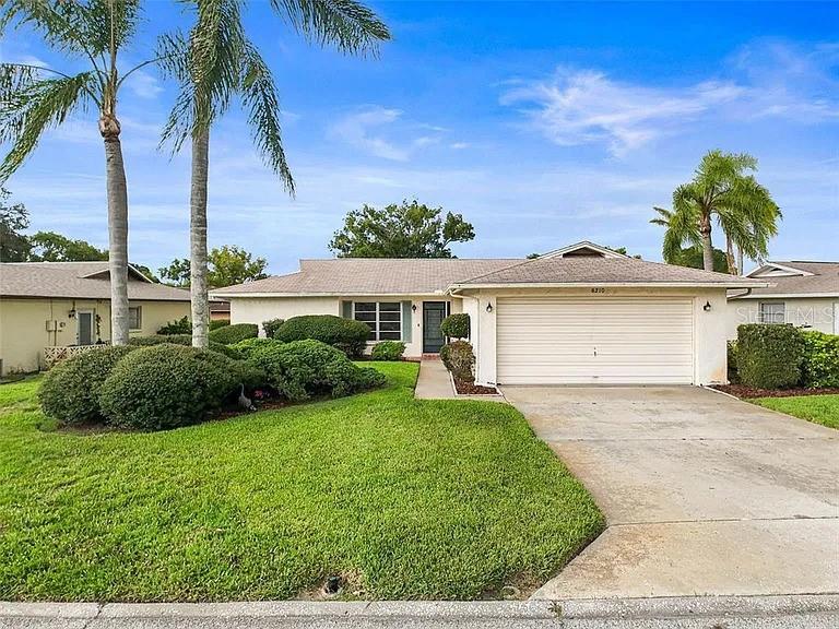 8210 Lora Del Rio Dr, Port Richey, FL 34668