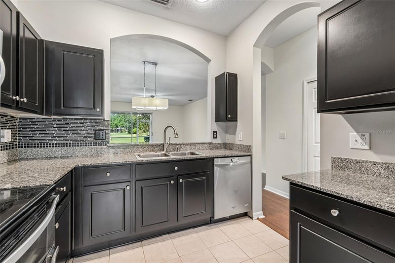 18107 Nassau Point Dr, Tampa, FL 33647