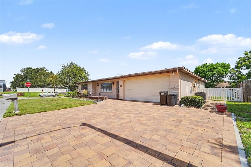 7015 Moravian Dr, Port Richey, FL 34668