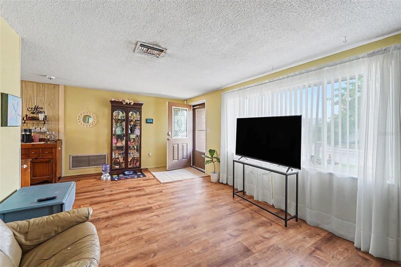 7015 Moravian Dr, Port Richey, FL 34668