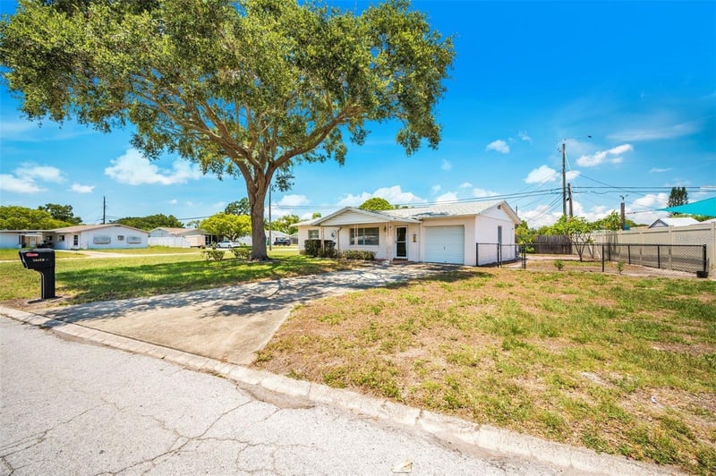 10833 111th Pl N, Seminole, FL 33778
