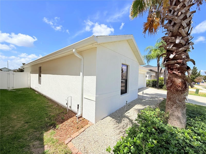 14323 Haddon Mist Dr, Wimauma, FL 33598