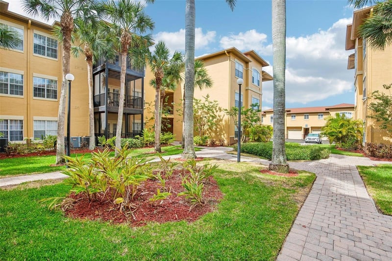 4333 Bayside Village Dr #322, Tampa, FL 33615