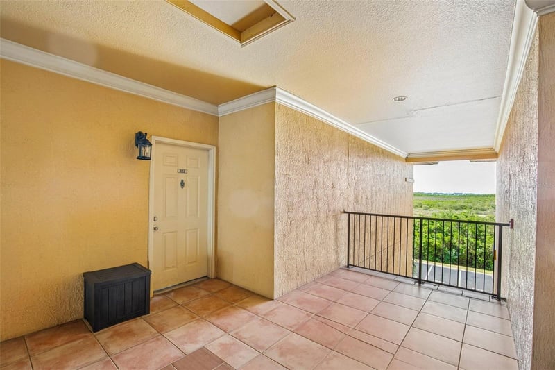 4333 Bayside Village Dr #322, Tampa, FL 33615