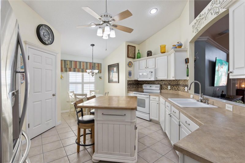 9943 Heron Pointe Dr, Orlando, FL 32832